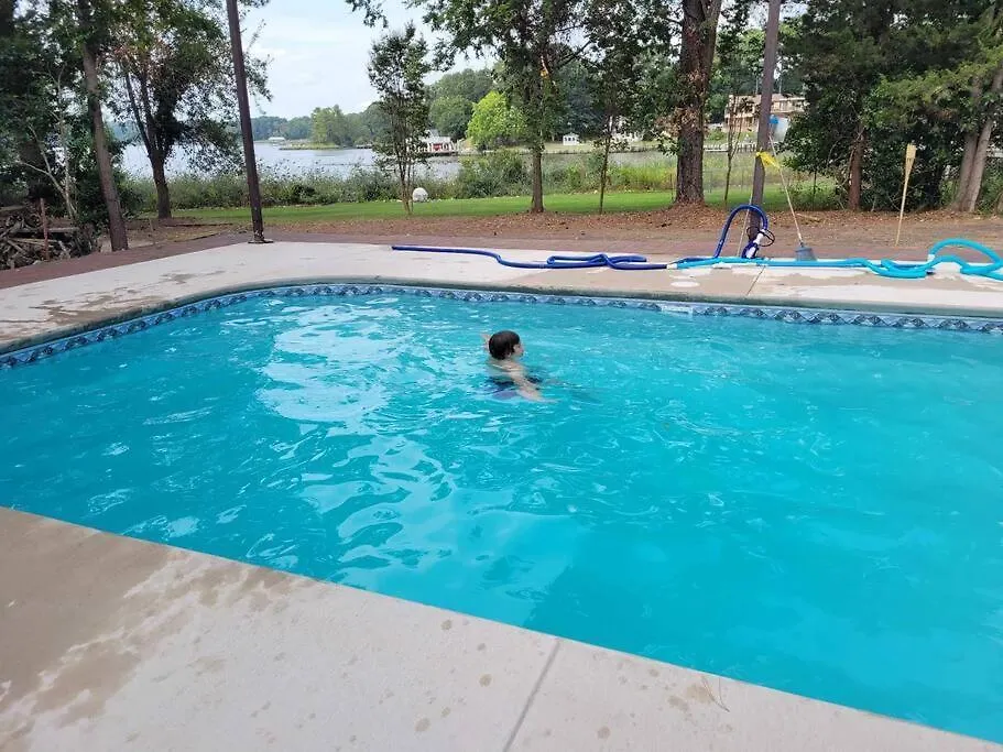 Pool River House Newport News Holiday home